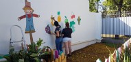 Curso de Arquitetura realizando pintura na Creche da Santa Casa de Paranavaí