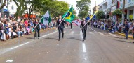 Desfile cívico em Guaíra é marcado pela presença da Unipar