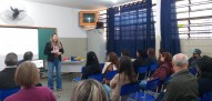 Professora Rosemari Pedroso Szezerbatz em palestra