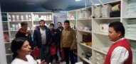 No Centro de Estética e Cosmética, acompanhando a explicação da responsável técnica, Vanusa Pereira