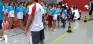 Acadêmico orientando o evento