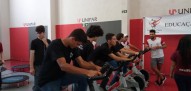 Alunos vivenciando uma aula de Educação Física