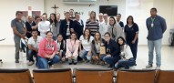 Colaboradores posam para foto ao final da SIPAT