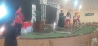 Acadêmicos de Educação Física animando o evento.