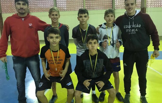 Jogos do 'Dia do Estudante' contam com a participação de acadêmicos da Unipar, em Toledo