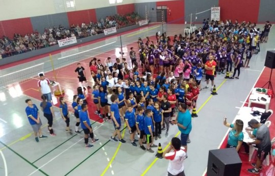 Circuito de mini-vôlei conta com o auxílio da Unipar em sua organização