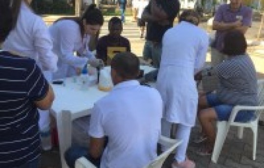 Curso de Farmácia presta atendimentos à comunidade em Drogarias de Paranavaí