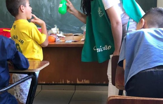 Curso de Nutrição aborda alimentação saudável com crianças, em Umuarama