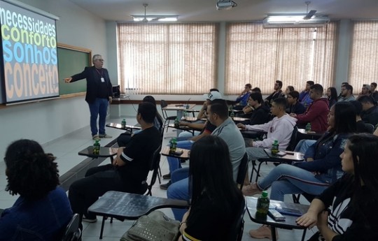 Unipar de Cianorte 'Compartilha Conhecimento' com 900 estudantes