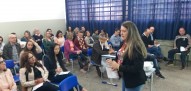 Pedagoga da Unipar ministra palestra em colégio de Ivaté