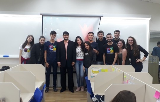 Professor da Unipar fala sobre relacionamento com os pais e idosos