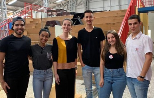 Curso de Arquitetura e Urbanismo recebe jovem para ser 'Profissional por um dia'
