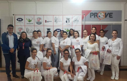 Curso de Técnico de Enfermagem visita a Unipar, em Guaíra