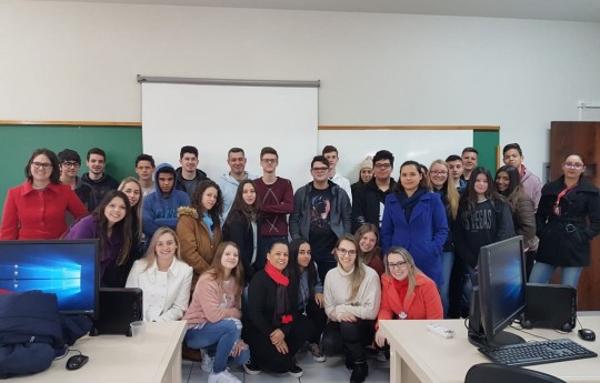 Unipar oferece Oficina de Programação em HTML para jovens estudantes