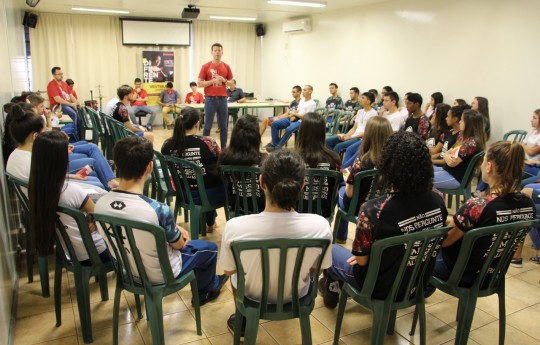 Unipar promove 'Círculo de Diálogo' em colégios de Palotina