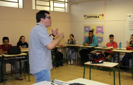 Colégio Esperança Favaretto Covatti recebe 'Círculo de Diálogo' da Unipar