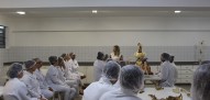 Alunos do Senac visitam laboratório da Unipar, em Toledo