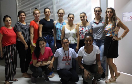 Funcionários do Hospital Regional do Sudoeste, em Francisco Beltrão, participam de ação do curso de Educação Física