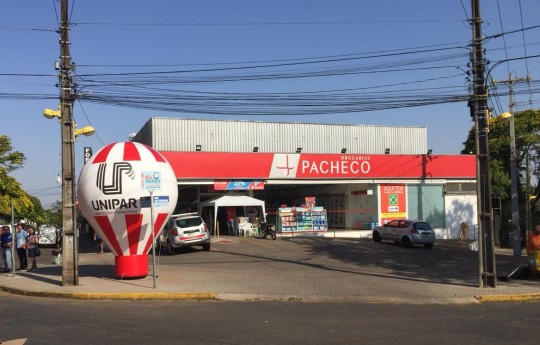 Curso de Farmácia promove ações preventivas em Drogaria de Paranavaí