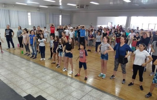 Curso de Educação Física da Unipar organiza tarde de diversão para catequizandos, em Toledo