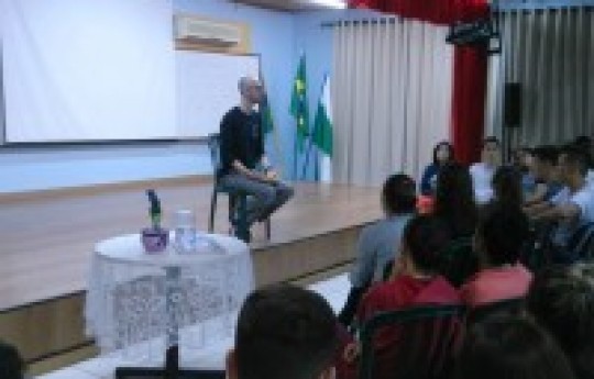 Relação das mídias sociais com a saúde é abordada pelo curso de Nutrição