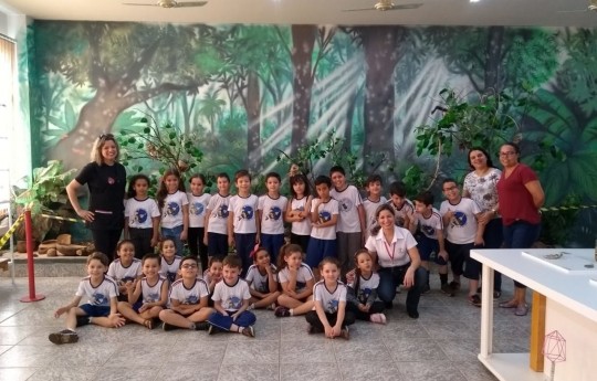 Alunos da Escola Municipal Cecília Sato visitam Museu interdisciplinar da Unipar