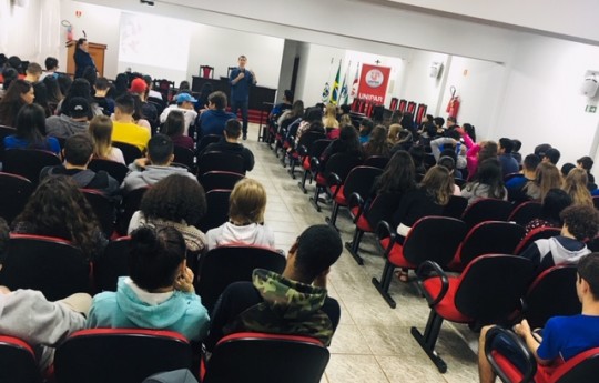 Unipar Aberta atrai estudantes de colégios da região, em Cascavel