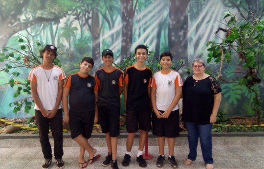 Alunos com altas habilidades/superdotação visitam a Unipar de Cianorte