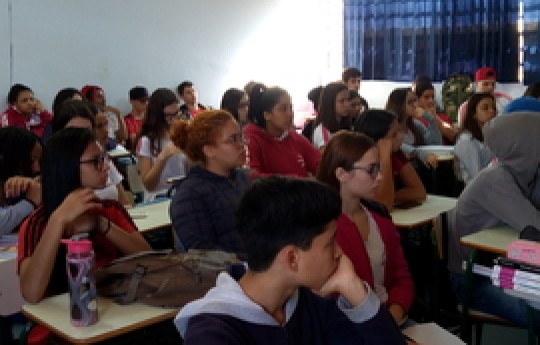 Em Cianorte, professor da Unipar fala sobre 'Bullying' para jovens estudantes