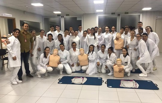 Alunos do Centro de Educação Adamantina visitam a Unipar Sede