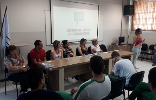 Unipar participa do 'VII Escola e Cena', no Colégio Sesi, em Umuarama