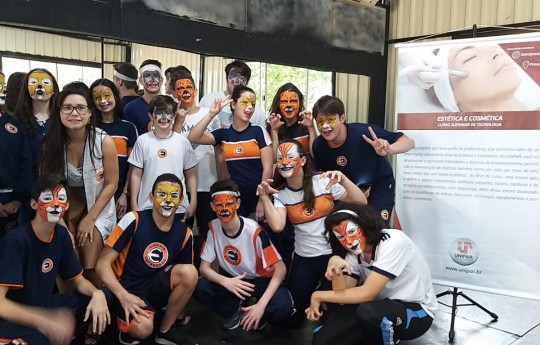 Curso de Estética e Cosmética apoia projeto escolar em colégio de Cascavel