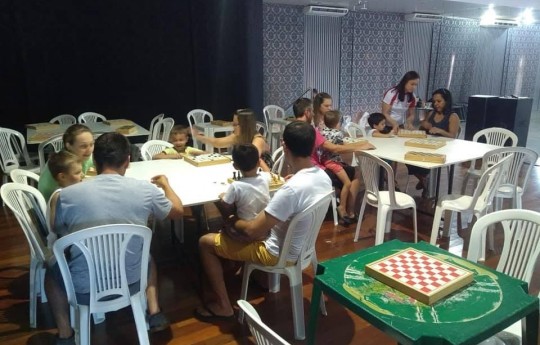 Unipar marca presença na comemoração dos 50 anos do Colégio Gabriela Mistral, em Toledo