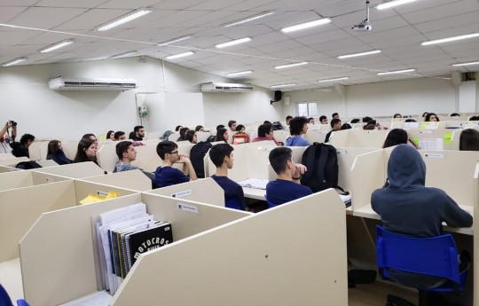 Curso de Direito fala sobre 'bullying' para jovens do Ensino Médio