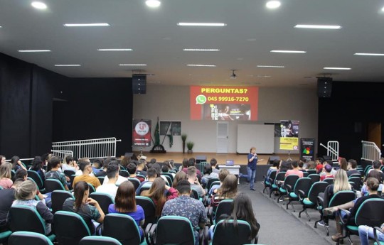 Professores levam 'Círculo de Diálogo' ao Colégio Premen