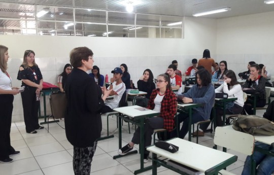 Colégios de Alto Paraná e Nova Esperança recebem a visita de coordenadores dos cursos da Unipar