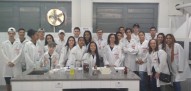 Unipar Sede recebe visita de alunos nos laboratórios de química
