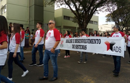 Unipar de Cianorte participa do Desfile Cívico de 07 de Setembro