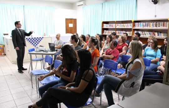'Bom uso do celular' é foco de palestra para pais e estudantes