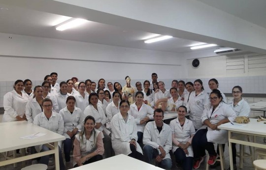 Alunos de cursos técnicos visitam a Unipar, em Toledo