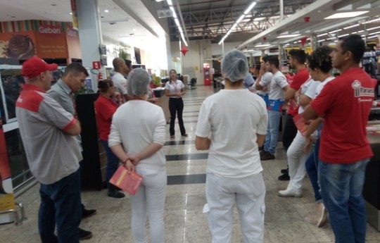 Ensino Superior é destaque em visita da Unipar à rede de Supermercados, em Cianorte