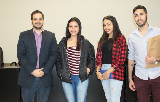 Jovem argentina participa do projeto 'Profissional por um dia' na Unipar